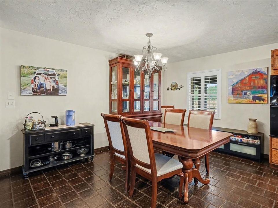For Sale: $885,000 (3 beds, 2 baths, 2492 Square Feet)