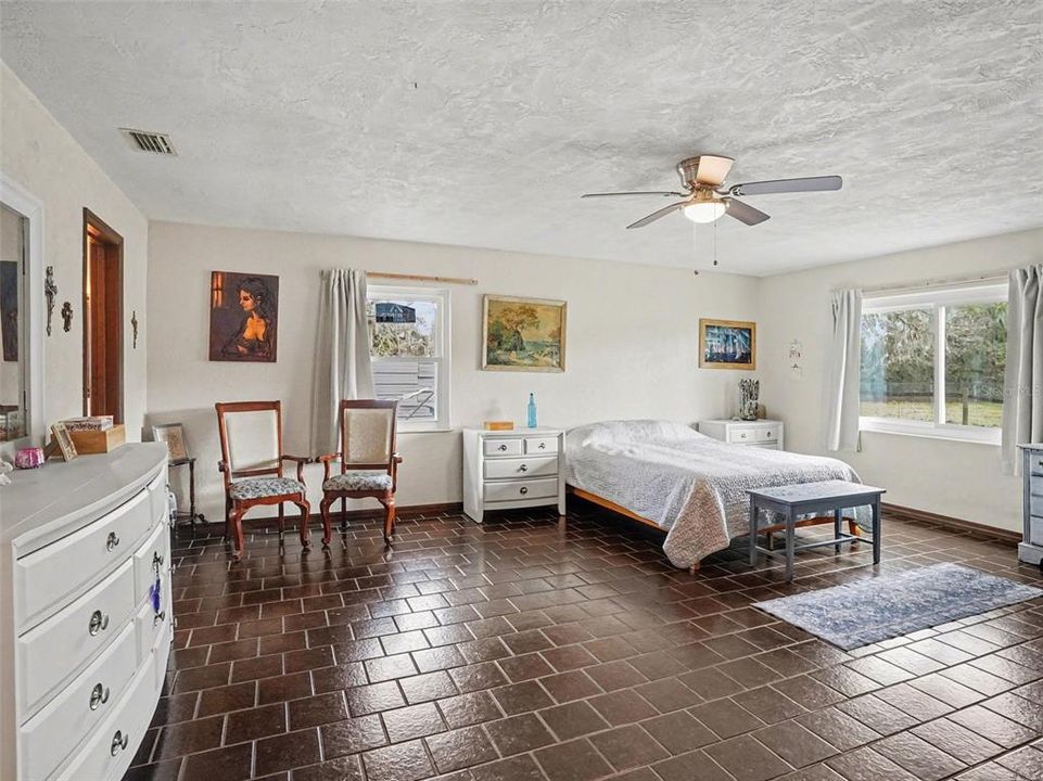 For Sale: $885,000 (3 beds, 2 baths, 2492 Square Feet)