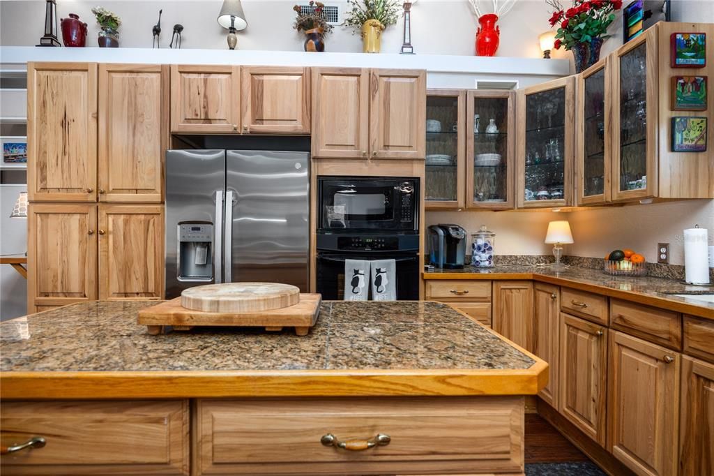 Под контрактом: $368,000 (3 спален, 2 ванн, 1608 Квадратных фут)