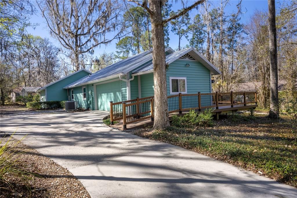 Под контрактом: $368,000 (3 спален, 2 ванн, 1608 Квадратных фут)