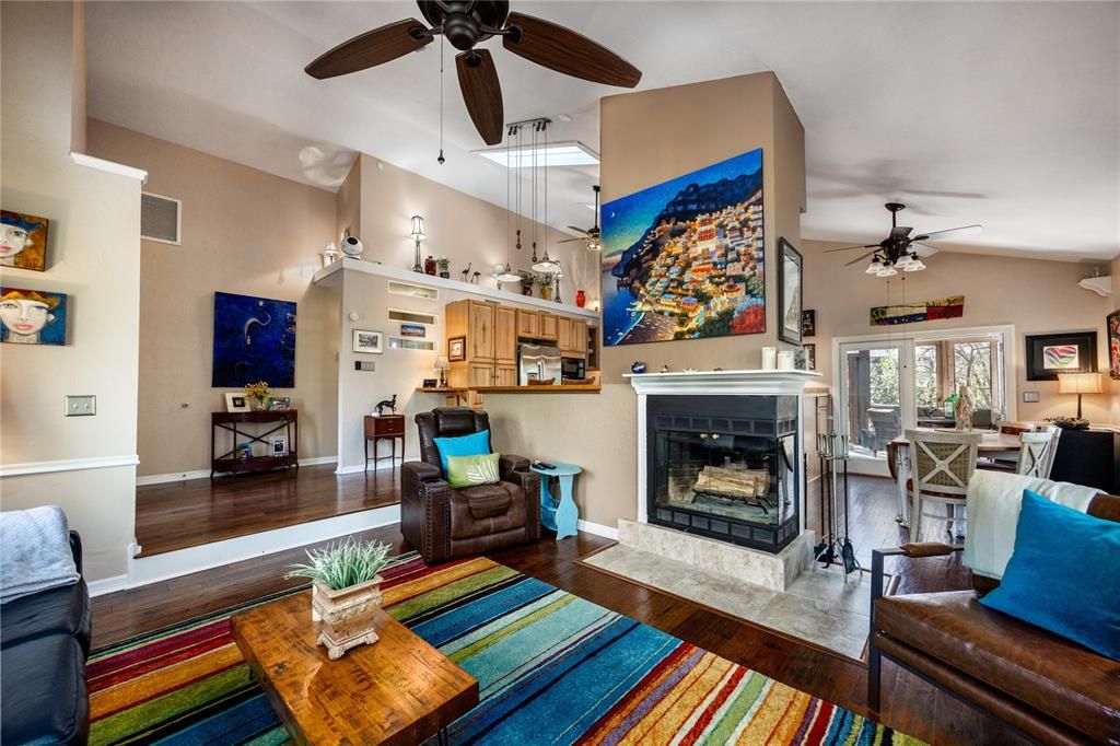 Под контрактом: $368,000 (3 спален, 2 ванн, 1608 Квадратных фут)