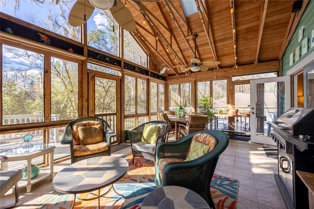 Под контрактом: $368,000 (3 спален, 2 ванн, 1608 Квадратных фут)