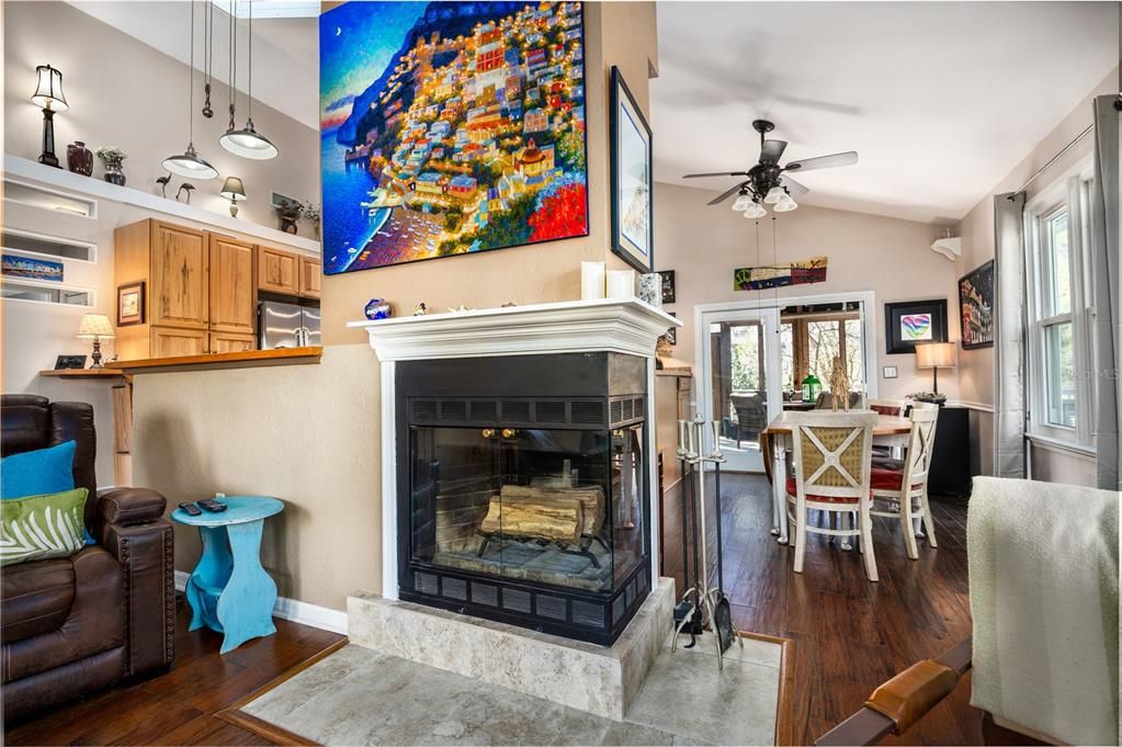 Под контрактом: $368,000 (3 спален, 2 ванн, 1608 Квадратных фут)