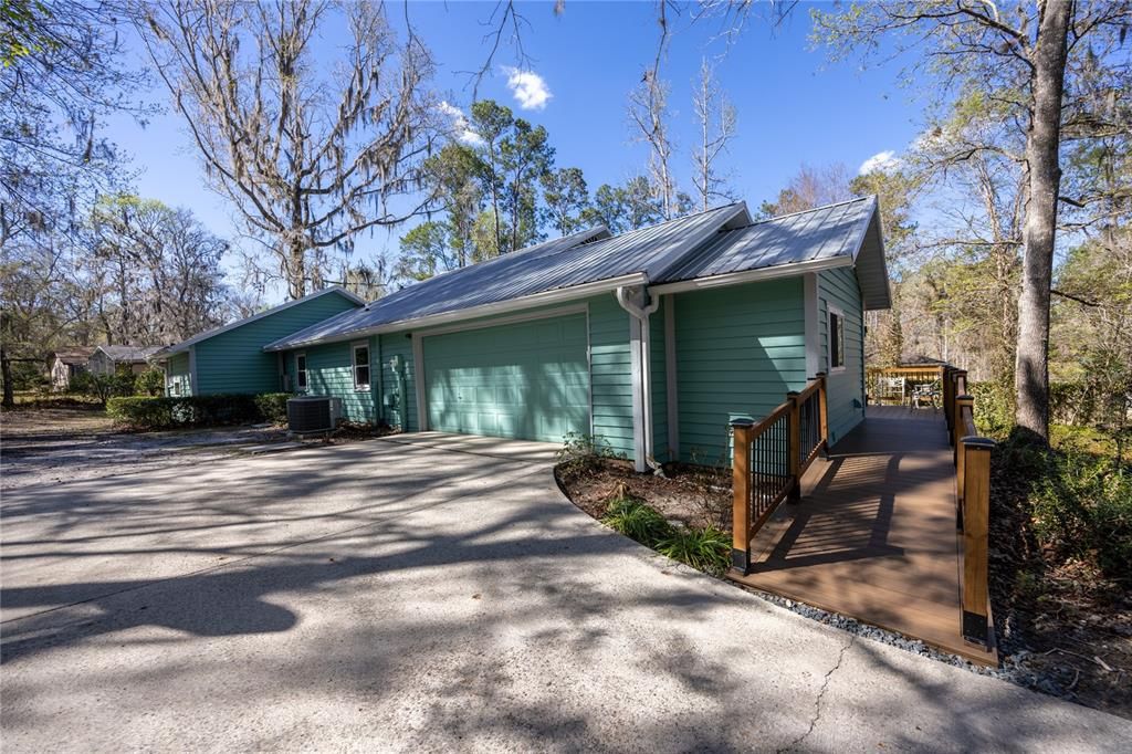 Под контрактом: $368,000 (3 спален, 2 ванн, 1608 Квадратных фут)