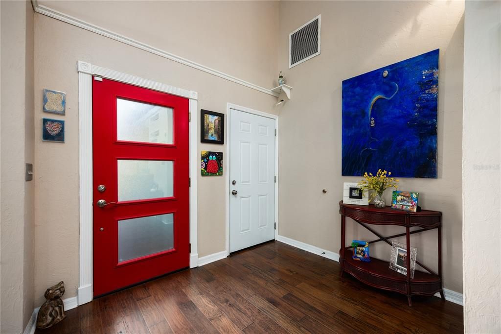 Под контрактом: $368,000 (3 спален, 2 ванн, 1608 Квадратных фут)