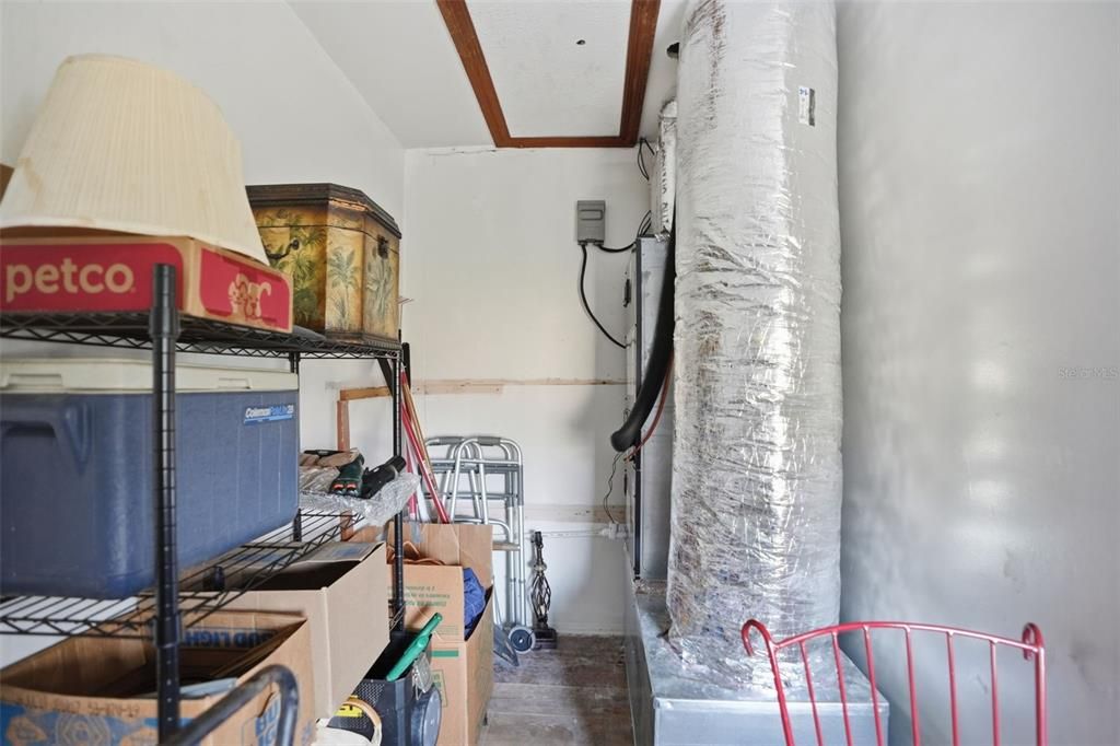 For Sale: $950,000 (3 beds, 1 baths, 732 Square Feet)