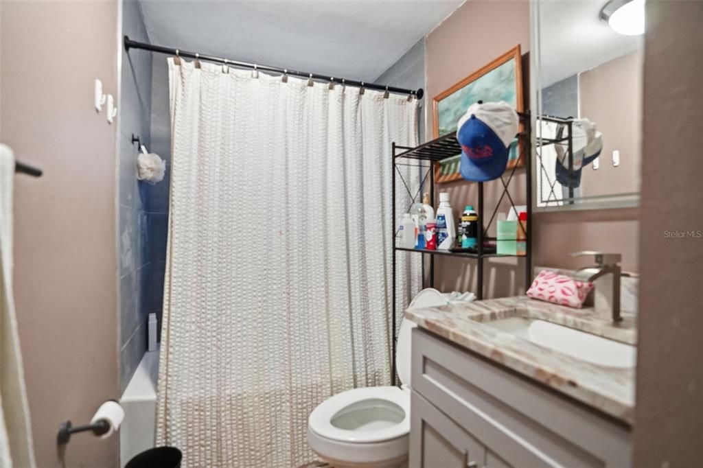 For Sale: $950,000 (3 beds, 1 baths, 732 Square Feet)
