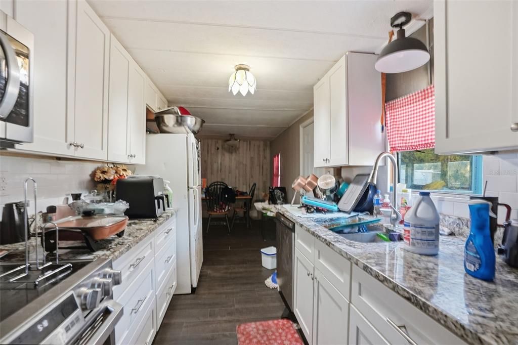 For Sale: $950,000 (3 beds, 1 baths, 732 Square Feet)