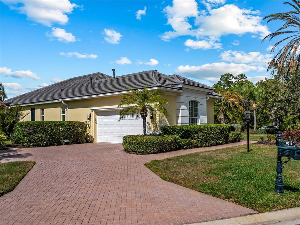 For Sale: $1,295,000 (3 beds, 2 baths, 2768 Square Feet)