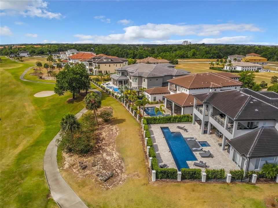 На продажу: $600,000 (0.26 acres)