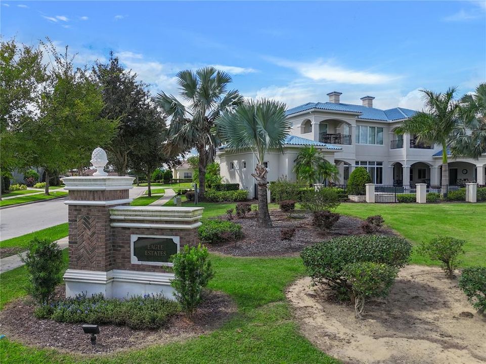 На продажу: $600,000 (0.26 acres)