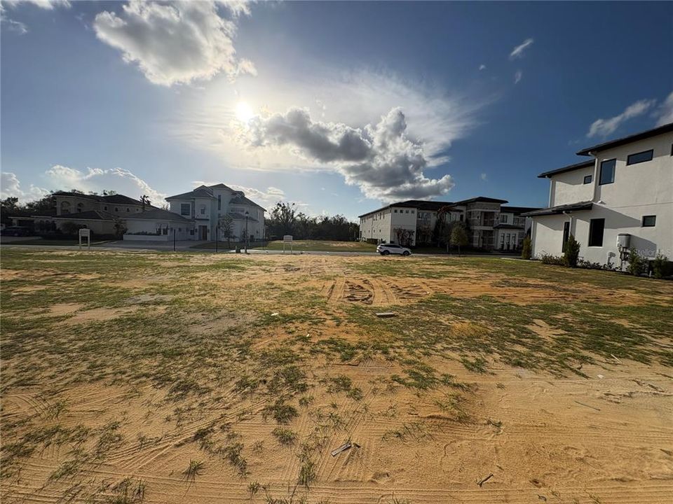 На продажу: $600,000 (0.26 acres)