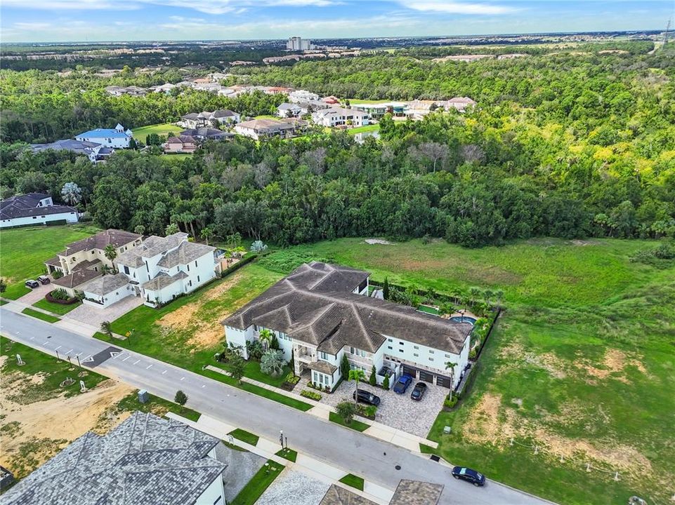 На продажу: $600,000 (0.26 acres)