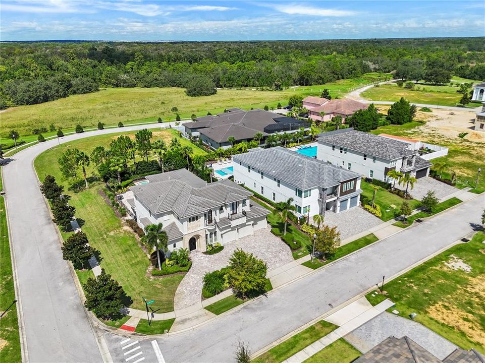 На продажу: $600,000 (0.26 acres)