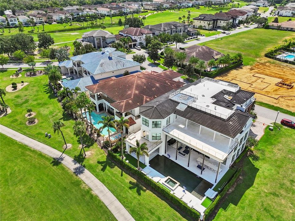 На продажу: $600,000 (0.26 acres)