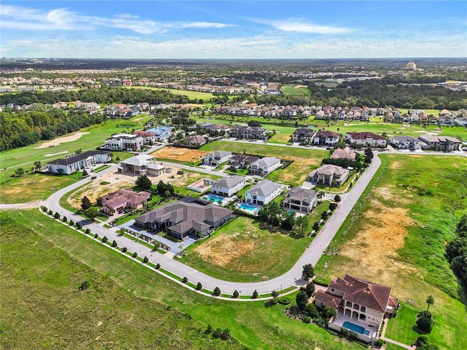 На продажу: $600,000 (0.26 acres)