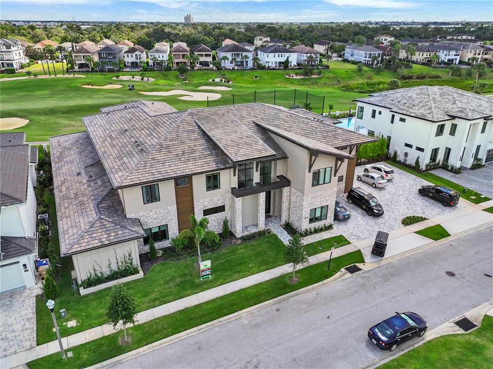 На продажу: $600,000 (0.26 acres)