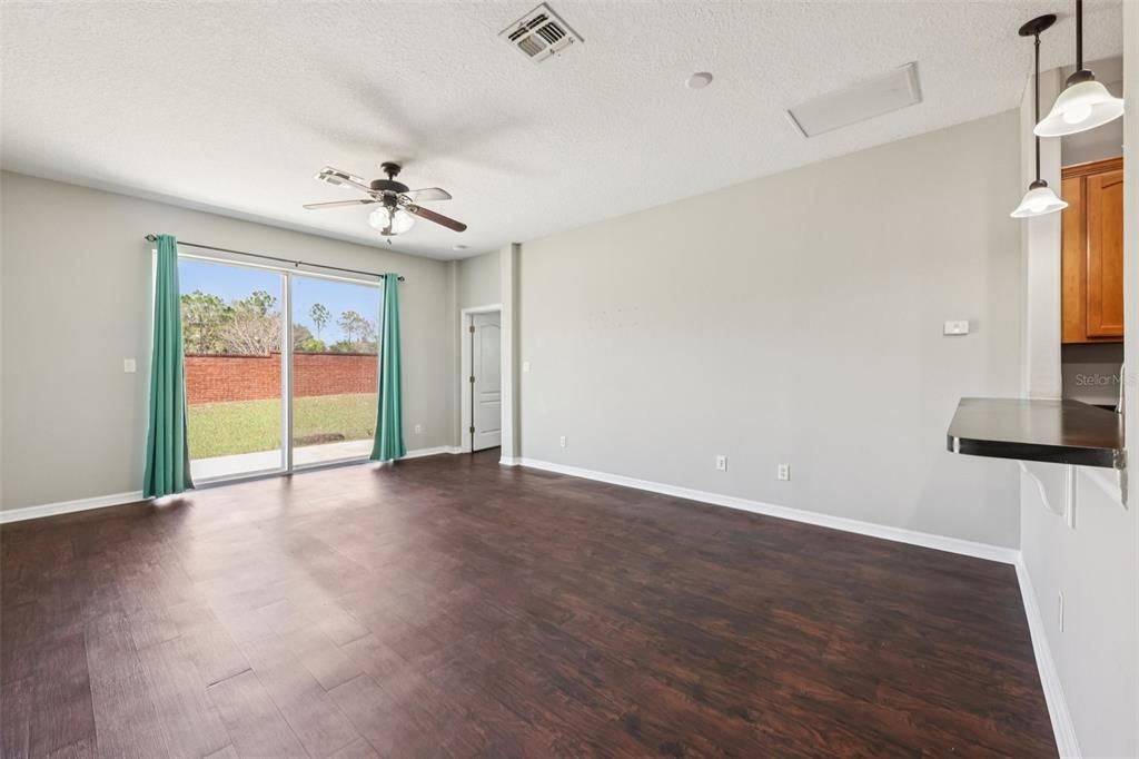 For Sale: $275,000 (3 beds, 2 baths, 1452 Square Feet)