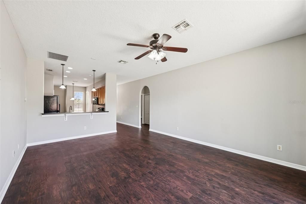 For Sale: $275,000 (3 beds, 2 baths, 1452 Square Feet)