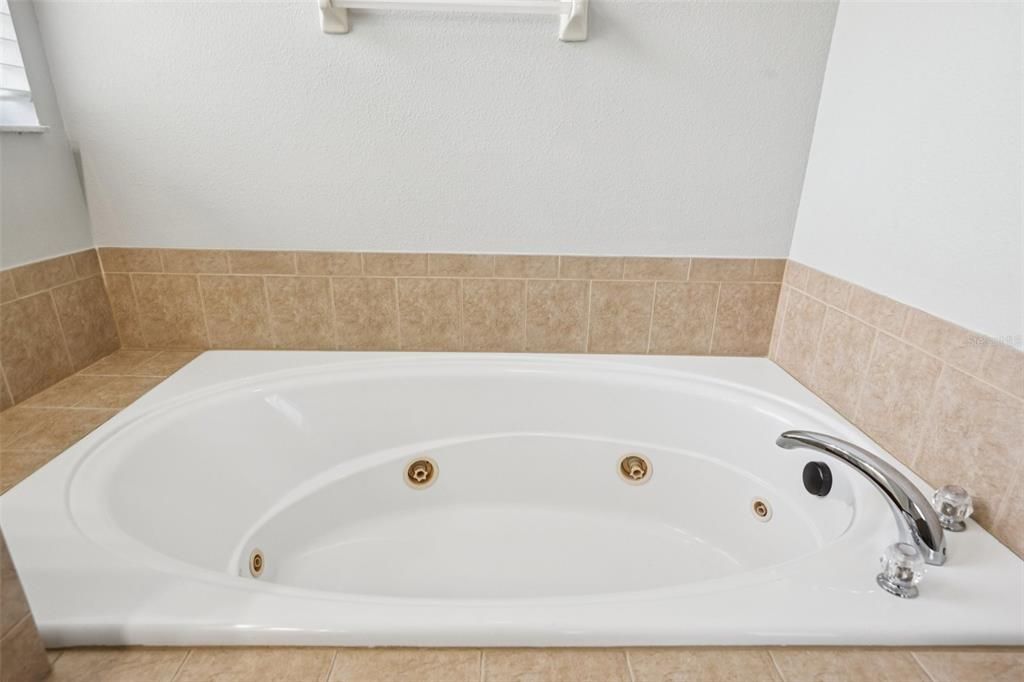 For Sale: $275,000 (3 beds, 2 baths, 1452 Square Feet)