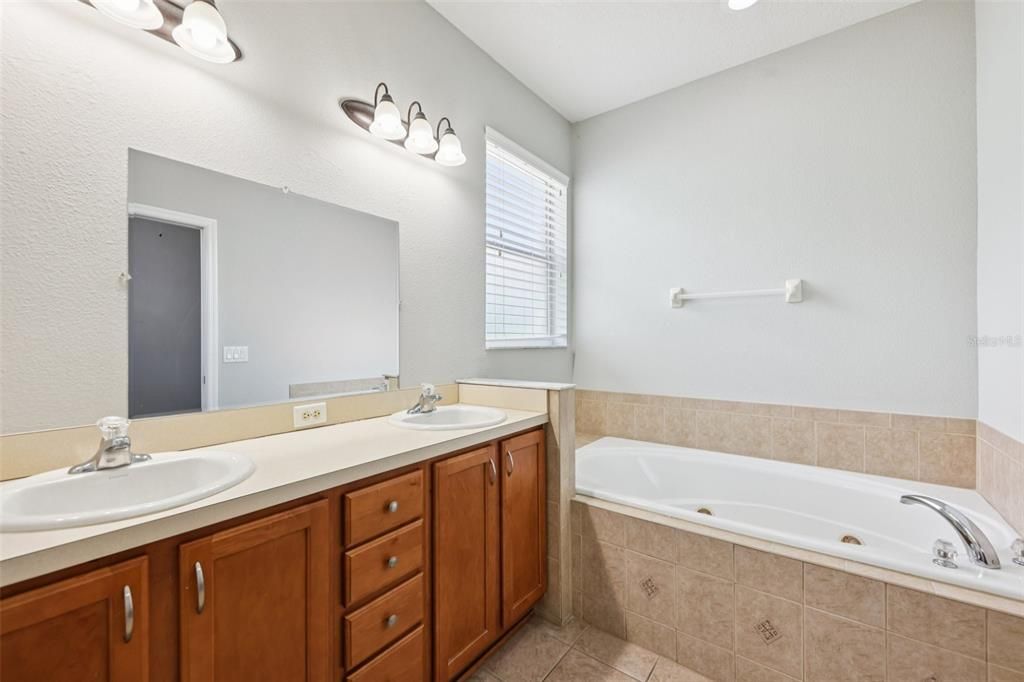 For Sale: $275,000 (3 beds, 2 baths, 1452 Square Feet)