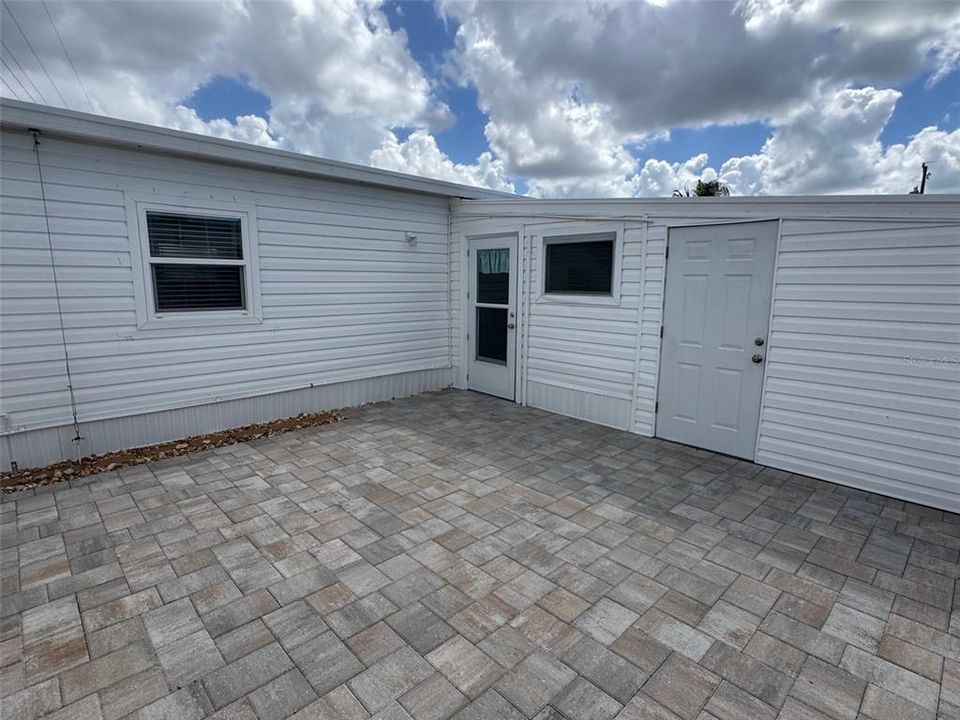 Под контрактом: $99,900 (1 спален, 1 ванн, 551 Квадратных фут)