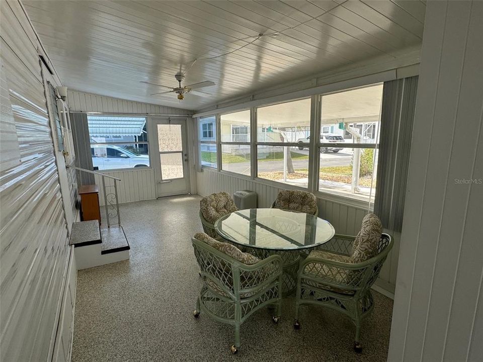 Под контрактом: $99,900 (1 спален, 1 ванн, 551 Квадратных фут)