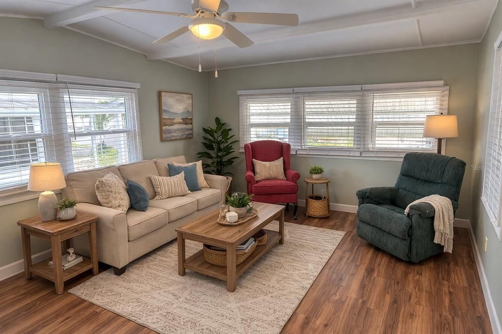 Под контрактом: $99,900 (1 спален, 1 ванн, 551 Квадратных фут)