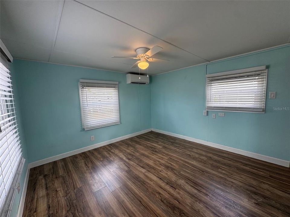 Под контрактом: $99,900 (1 спален, 1 ванн, 551 Квадратных фут)