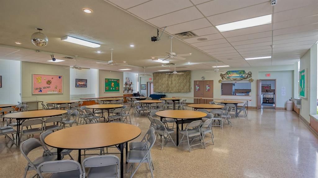 Под контрактом: $99,900 (1 спален, 1 ванн, 551 Квадратных фут)