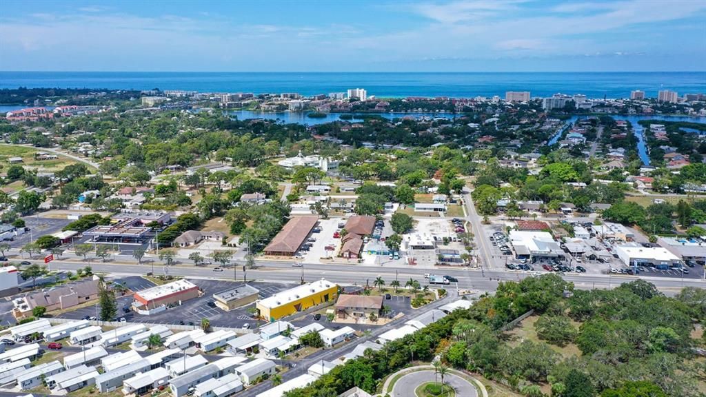 Под контрактом: $99,900 (1 спален, 1 ванн, 551 Квадратных фут)