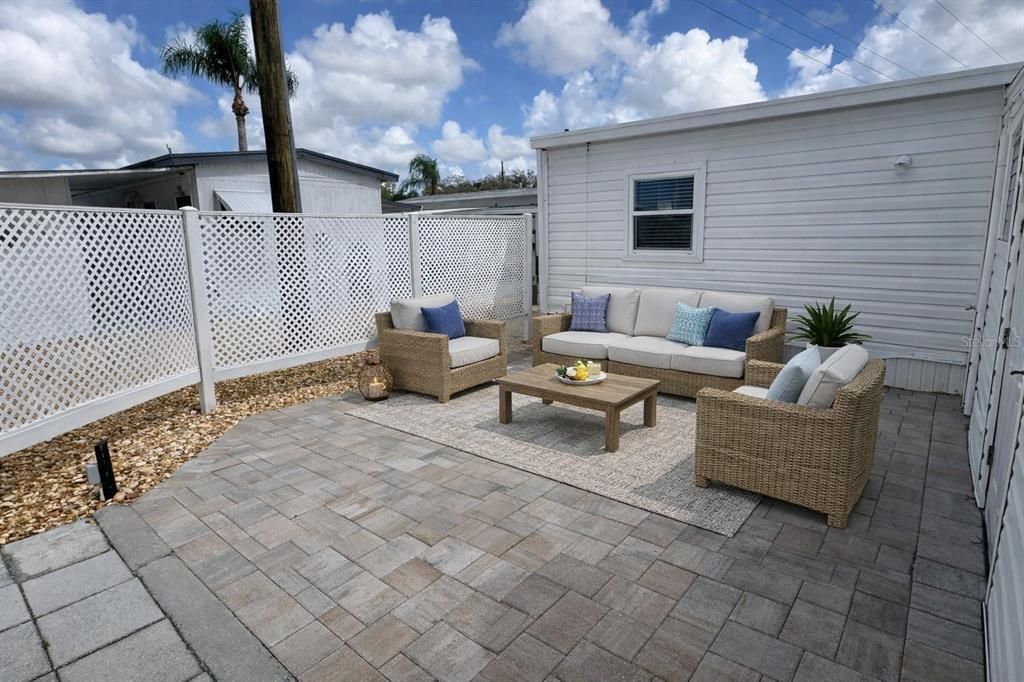 Под контрактом: $99,900 (1 спален, 1 ванн, 551 Квадратных фут)