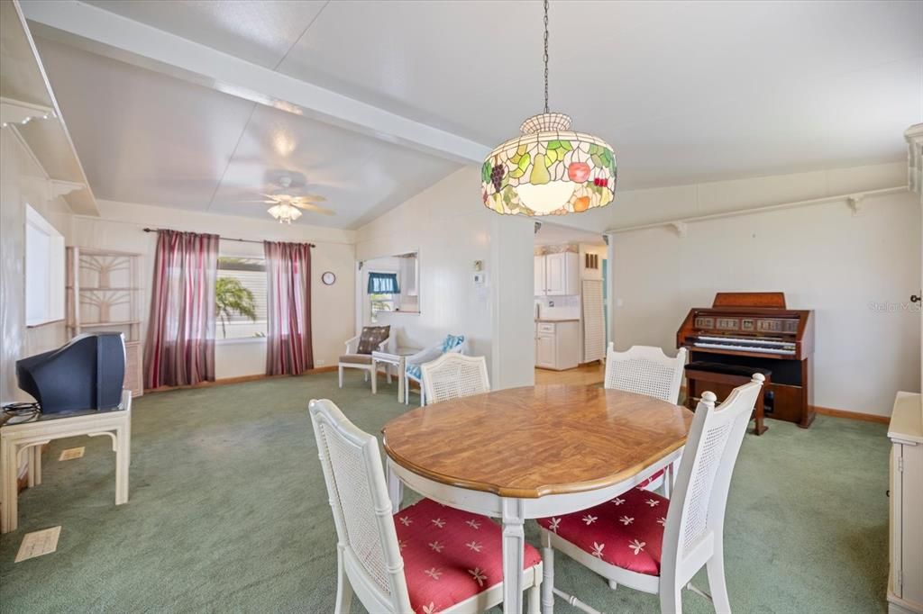 Activo con contrato: $145,000 (2 camas, 2 baños, 1247 Pies cuadrados)