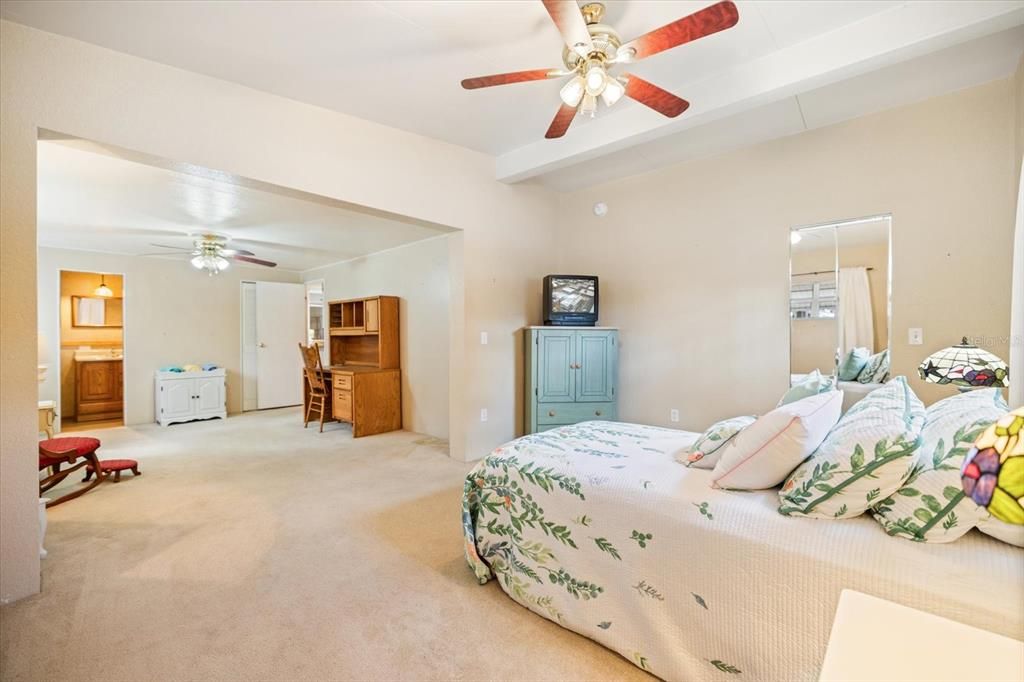 Activo con contrato: $145,000 (2 camas, 2 baños, 1247 Pies cuadrados)