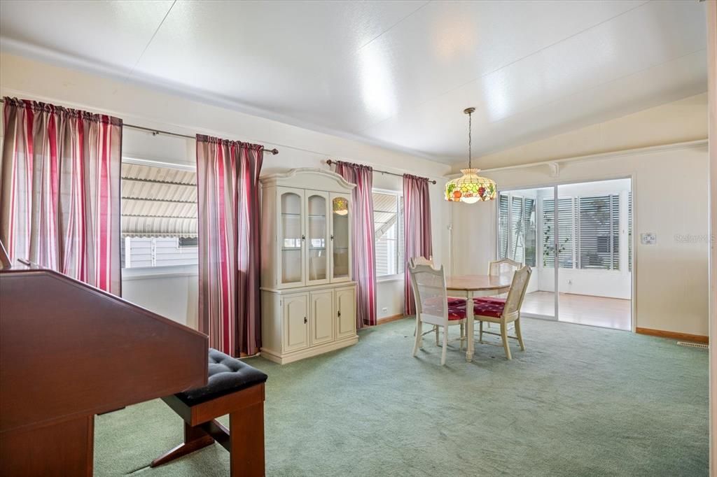 Activo con contrato: $145,000 (2 camas, 2 baños, 1247 Pies cuadrados)
