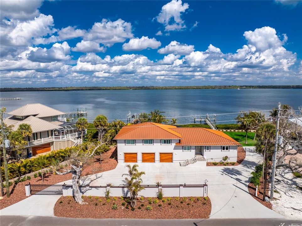 На продажу: $2,199,900 (3 спален, 3 ванн, 2680 Квадратных фут)