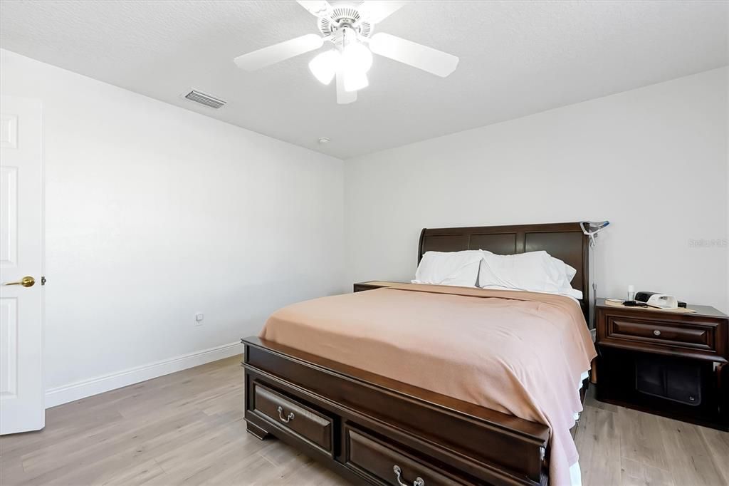 For Sale: $350,000 (4 beds, 2 baths, 2122 Square Feet)