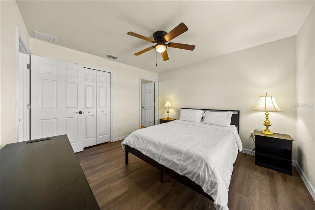 待售: $465,000 (6 贝兹, 0 浴室, 1995 平方英尺)