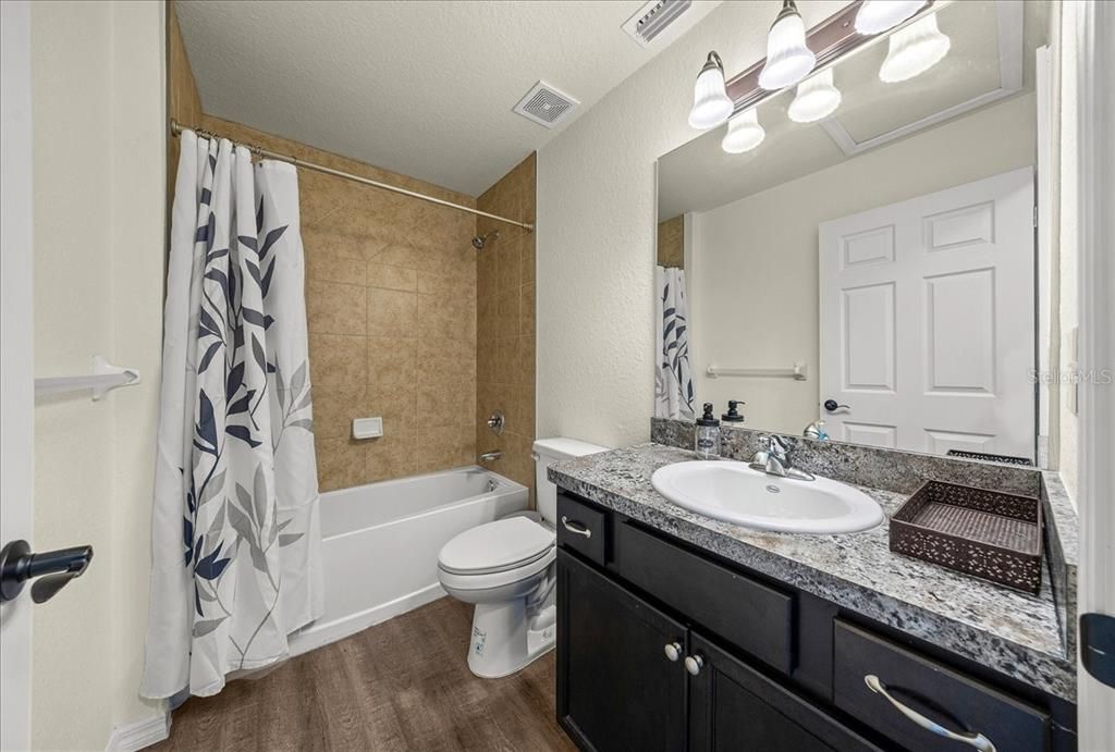 待售: $465,000 (6 贝兹, 0 浴室, 1995 平方英尺)