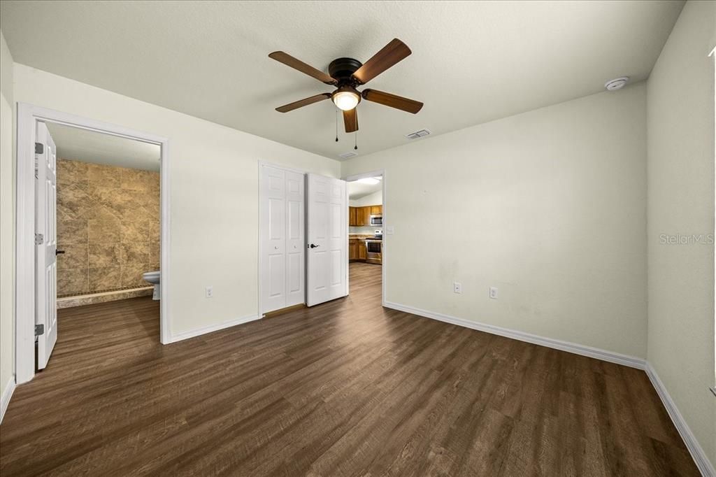 待售: $465,000 (6 贝兹, 0 浴室, 1995 平方英尺)