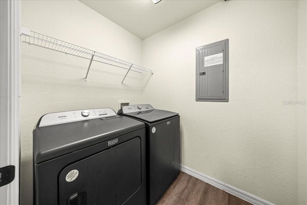 待售: $465,000 (6 贝兹, 0 浴室, 1995 平方英尺)