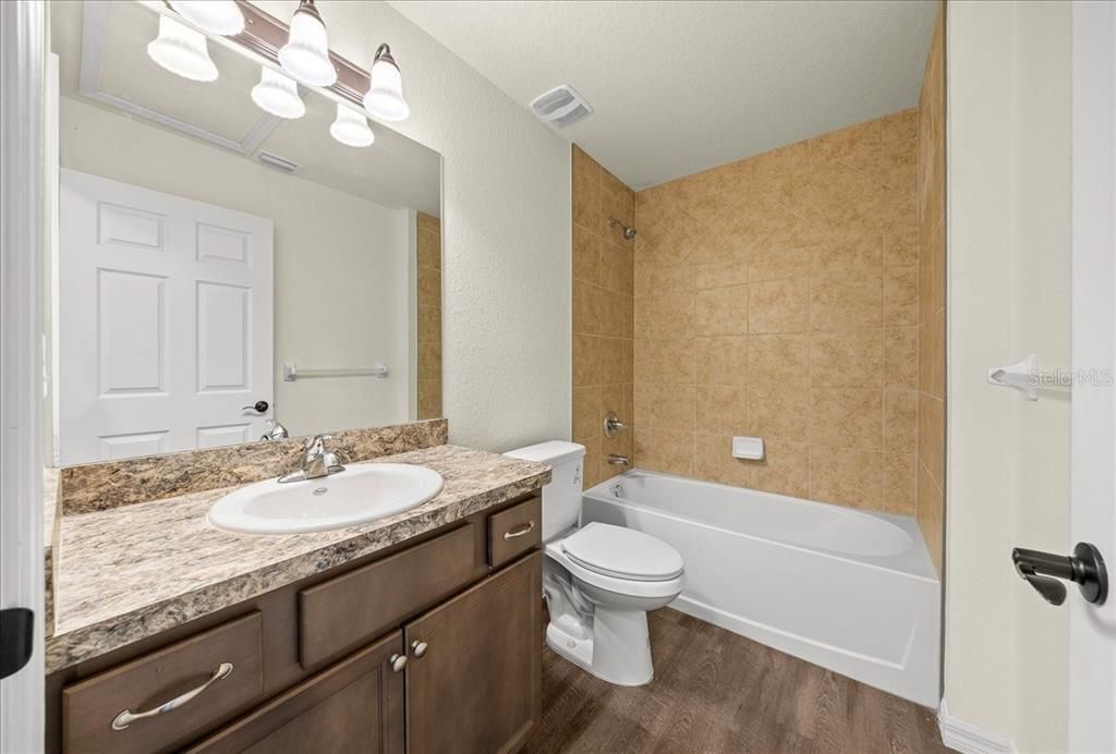 待售: $465,000 (6 贝兹, 0 浴室, 1995 平方英尺)