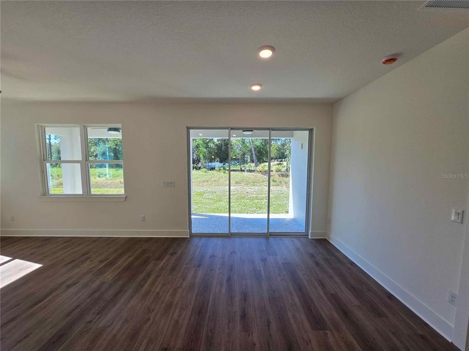 Active With Contract: $359,610 (3 beds, 2 baths, 1627 Square Feet)