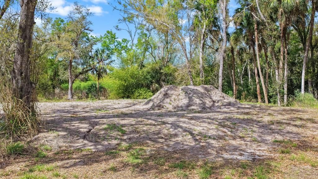 待售: $229,000 (2.76 acres)