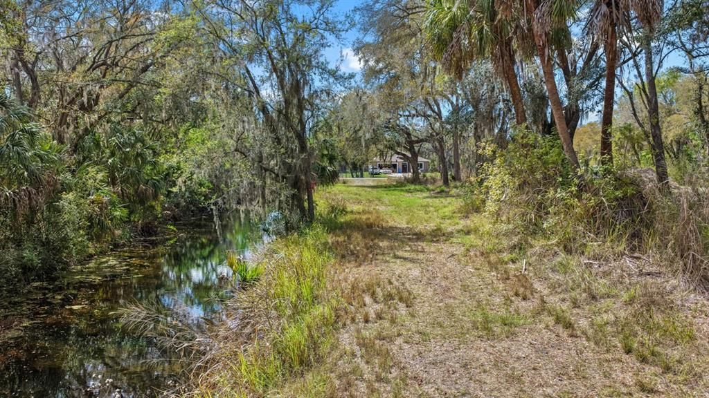 待售: $229,000 (2.76 acres)
