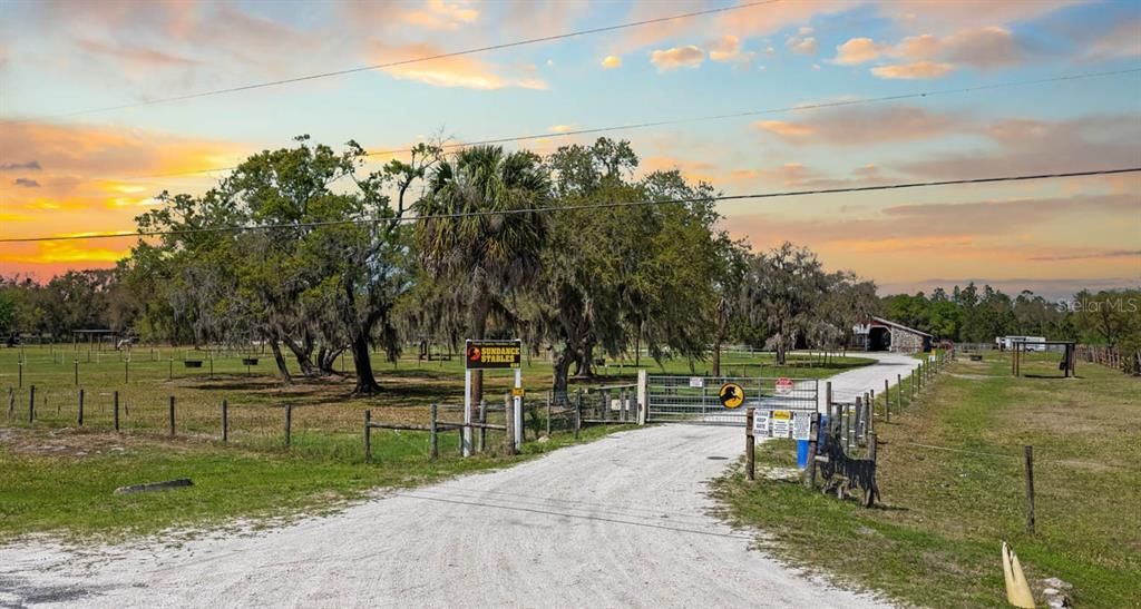 En Venta: $250,000 (2.76 acres)