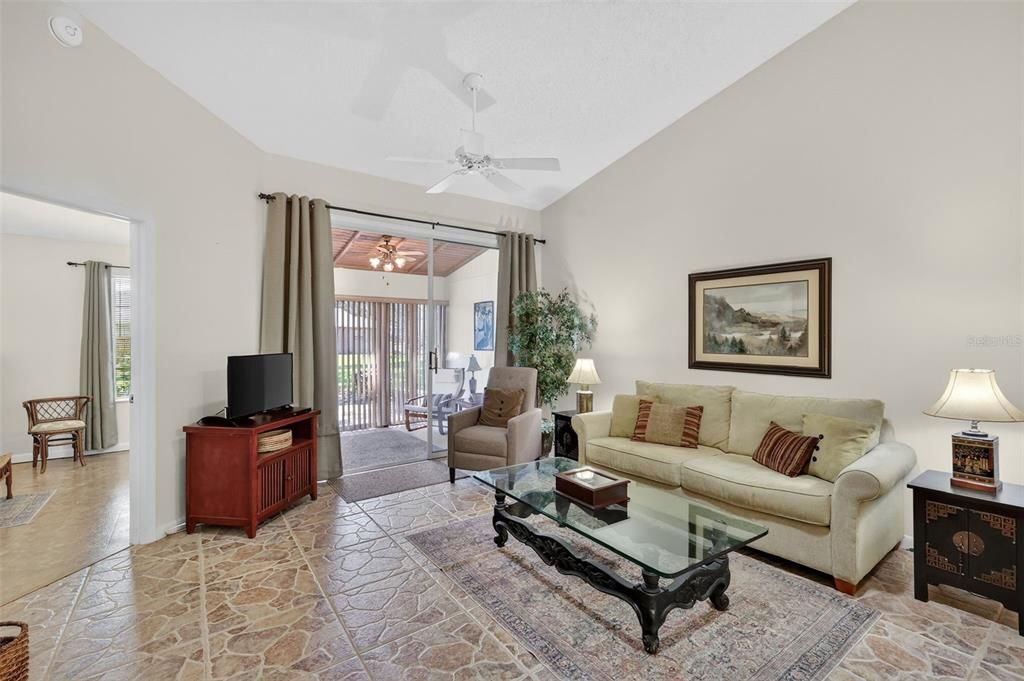 En Venta: $199,900 (2 camas, 2 baños, 1120 Pies cuadrados)