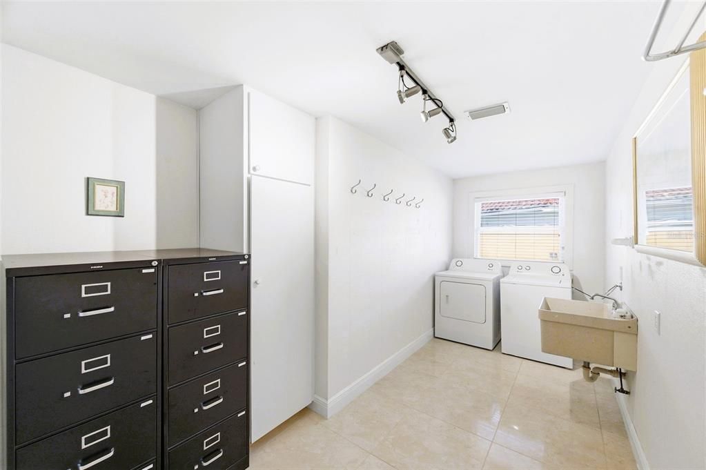 En Venta: $2,749,000 (4 camas, 3 baños, 3901 Pies cuadrados)