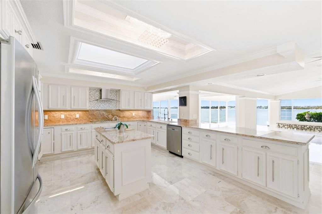 En Venta: $2,749,000 (4 camas, 3 baños, 3901 Pies cuadrados)