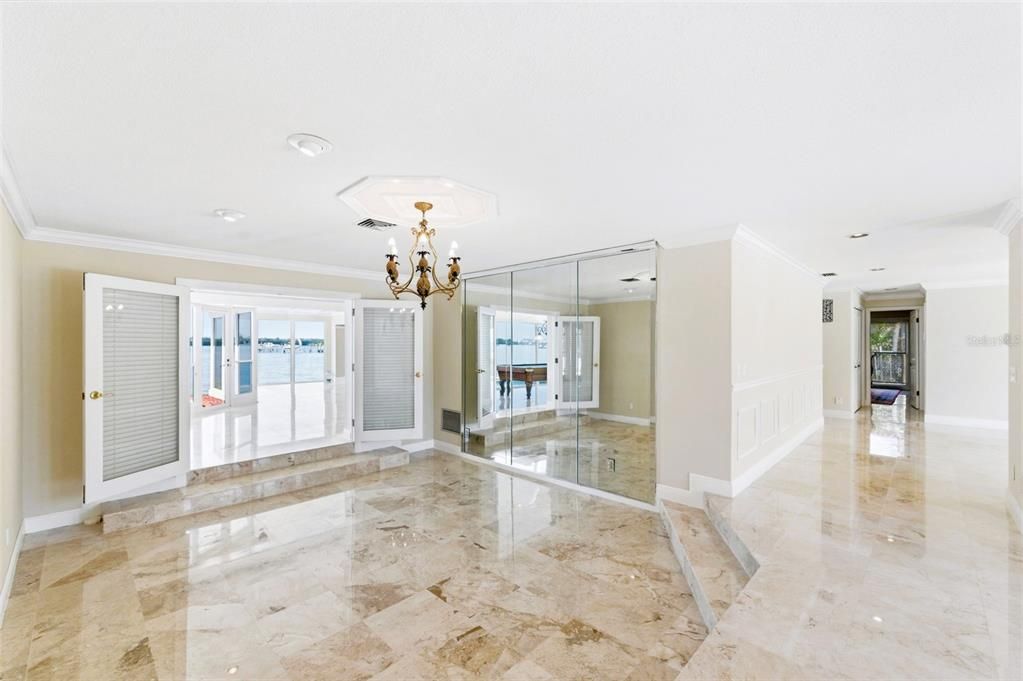 En Venta: $2,749,000 (4 camas, 3 baños, 3901 Pies cuadrados)